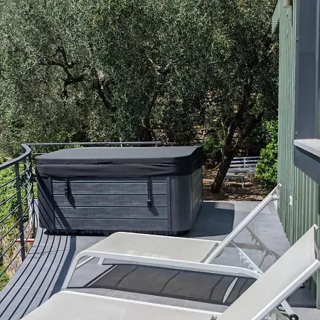 Taggiasca- Nel Con Terrazza E Jacuzzi Privata Vakantiehuis Arma di Taggia